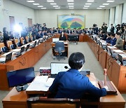 "민주유공자 예우법·가맹점 단체교섭법 직회부"...거대야당 또 독주