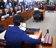 '민주유공자 · 가맹법' 본회의 직행…여당 "입법 폭주" 반발