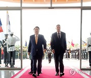 윤석열 대통령, 요하니스 루마니아 대통령 방문 환영
