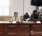 2050 탄소중립 녹색성장위 전체 회의에서 발언하는 김상협 위원장