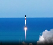'위성 양산 첫 발'···국산 군집위성 우주로 발사 성공