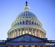 美의회, 우크라·이스라엘 130조원 지원 통과…틱톡 강제매각법도 가결(상보)