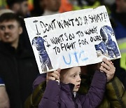 "유니폼 필요 없고! 그냥 제대로 싸워라" 팀을 향한 어린 소년 팬의 외침, 하지만 첼시는 듣지 않았다