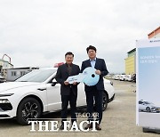 현대차, '쏘나타 택시 1호차' 광주 국제교통에 전달