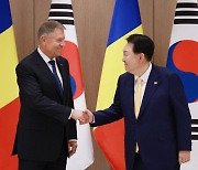 한국·루마니아 정상회담... “방산·원전 중심으로 전략적 동반자 강화”
