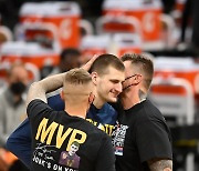 'NBA가 조사에 나섰다' 니콜라 요키치의 형제들, PO서 관중 폭행 논란
