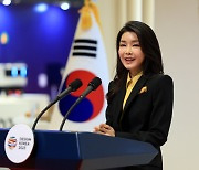 김건희 여사, 정상외교서도 안 보여… 넉 달째 '비공개 행보'