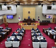 충북도의회 상임위, 김영환 역점사업 추경 줄줄이 삭감