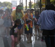 “태국 여행 가면 마스크 쓰세요!”…물놀이 축제 후 코로나19 급증 [여기는 동남아]