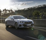 '올해의 차' 휩쓴 BMW 뉴 5시리즈, 반년새 1만대 넘게 판매