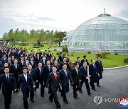 북한, 제2차 선전부문강습회 참가자들 강동종합온실농장 참관