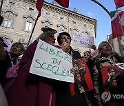 이탈리아 낙태권, 극우 멜로니 입김에 46년만에 '흔들'