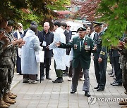 '한국을 지킨 보람' 미소 짓는 참전용사