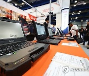 한국전자제조산업전에 전시된 방수·방진 노트북