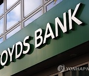 BRITAIN BANKING LLOYDS