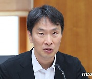 '뜨거운 감자' 금투세 논란에…이복현 "유예는 비겁한 결정"