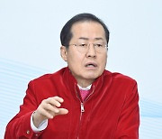 박정희 동상 건립 논란에 홍준표 "정치적 이유로 반대 옳지 않아"