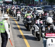 '오토바이 행진' 나선 배달 노동자들
