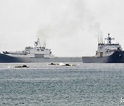 [화보]"적군 무력화"…포항 해안서 육·해·공·해병대 합동상륙훈련