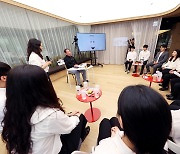 권원강 교촌 회장, 진심 경영 선포…판교 사옥서 MZ세대와 소통 나서