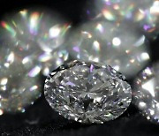 액체 속에서 자라는 '다이아몬드'...상압 제작 최초 성공