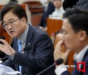 우원식, 국회의장 출마 공식화…"군사독재 맞선 결기로"