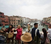 오버투어리즘에 칼 빼든 베네치아, 세계 최초로 ‘도시 입장료’ 걷는다