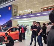 테슬라 빠진 ‘베이징 모터쇼’…주인공은 샤오미·BYD·화웨이