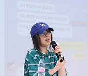 [포토] 민희진 대표, 방시혁 의장과의 대화 공개