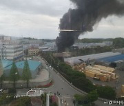 경기 안성시 보냉제 공장에서 불…소방, '대응 2단계 발령' 진화 중