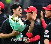 [MD포토] 김도영 'KBO 최초 월간 10홈런-11도루'