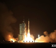 中, 유인우주선 '선저우 18호' 발사…우주궤도 첫 수생실험(종합)