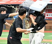 양현종,'사람잡는 170승 축하 세리머니' [사진]