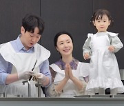 이정현♥의사 남편, 결혼 5주년…딸과 패밀리룩 앞치마 장착 (편스토랑)