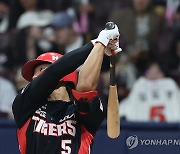 KIA 김도영, KBO 최초 '월간 10홈런-10도루' 진기록 달성(종합)