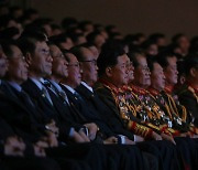 국방성협주단 음악무용종합공연 관람하는 북한 간부들