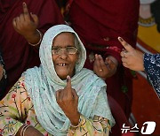 [포토]인도 2단계 투표 시작…투표합시다