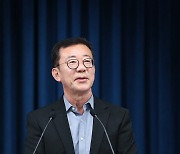 실무회동 결과 발표하는 홍철호 정무수석