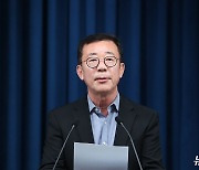 실무회동 결과 발표하는 홍철호 정무수석