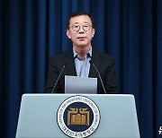 홍철호 정무수석 '영수회담 29일 오후 2시 대통령실'