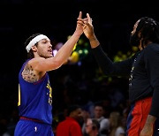 '고든+요키치 더플더블' NBA 덴버, 레이커스에 또 역전승…PO 3연승 질주
