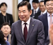 입법조사처 기념식 참석하는 김진표 국회의장