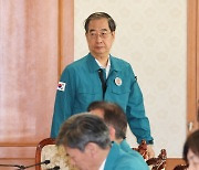 의사집단행동 중대본 회의 참석하는 한덕수 총리