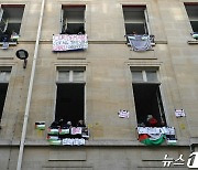 [포토]파리에 퍼지는 팔레스타인 지지 '민중의 노래'