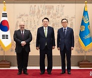 윤 대통령, 주한불가리아 대사 신임장 제정