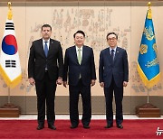 윤 대통령, 주한슬로바키아 대사 신임장 제정