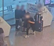 인천공항서 스프레이 뿌리고 1억 돈가방 빼앗은 중국인 체포