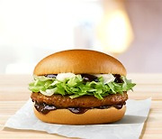 맥도날드, 다음 달 2일부터 버거 2.8% 가격 인상