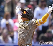 김하성, '시즌 4호포 쾅!', 통산 40홈런 기록...팀은 역전패