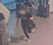 [영상] 인천공항서 1억 든 돈 가방 훔쳐 달아난 중국인…경찰 검거